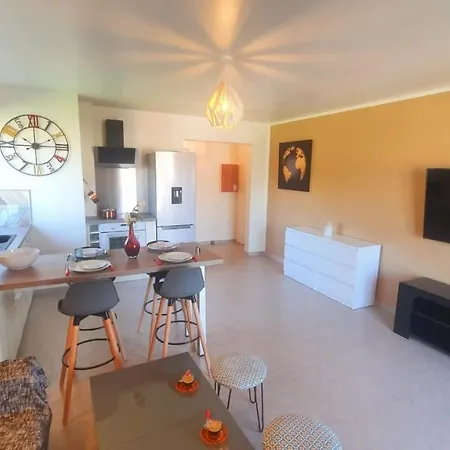 2p Neuf,centre,10 Min Plages,park,wifi,clim Appartement *